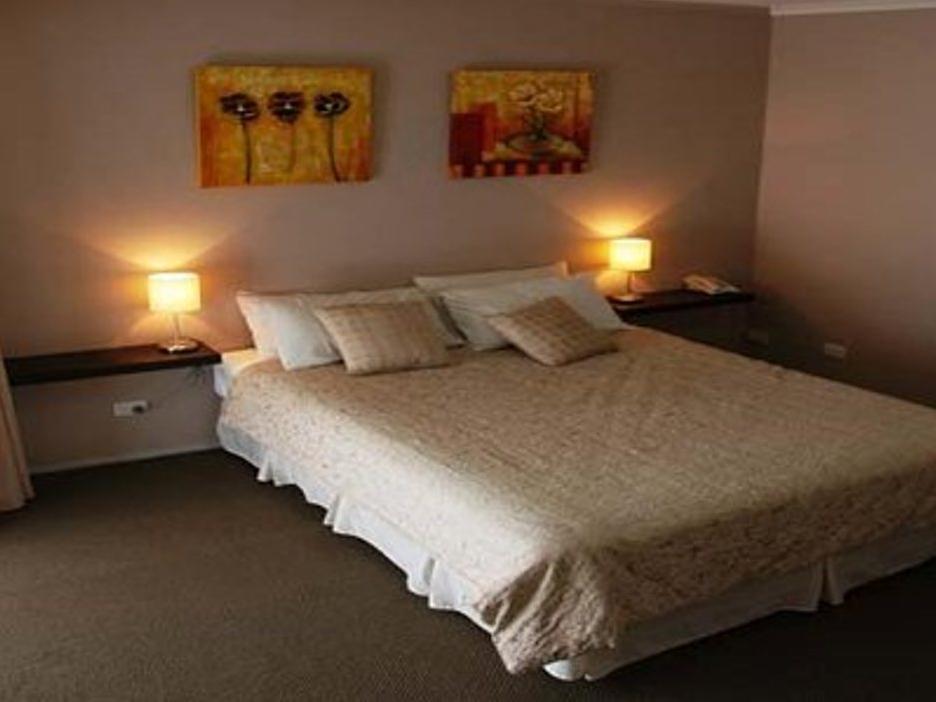 Central Deborah Motel Бендиго Номер фото